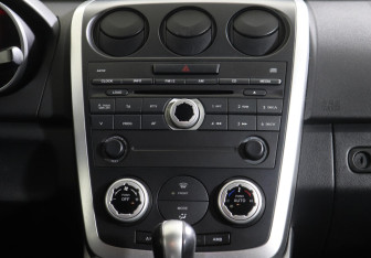 Подержанный автомобиль Mazda CX-7 2008 года (9 фото)