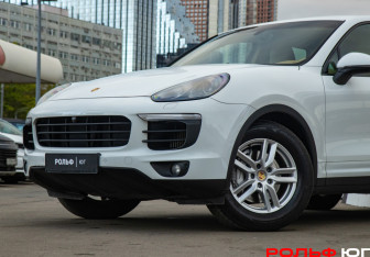 Подержанный автомобиль Porsche Cayenne 2015 года (19 фото)