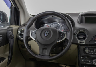 Подержанный автомобиль Renault Koleos 2013 года (15 фото)