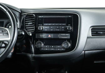 Подержанный автомобиль Mitsubishi Outlander 2013 года (15 фото)