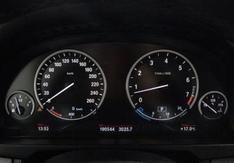 Подержанный автомобиль BMW X6 2015 года (13 фото)