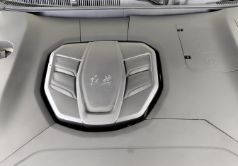 Подержанный автомобиль Hongqi HS5 2023 года (9 фото)