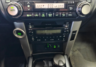 Подержанный автомобиль Toyota Land Cruiser Prado 2013 года (13 фото)