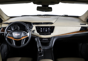 Подержанный автомобиль Cadillac XT5 2016 года (17 фото)