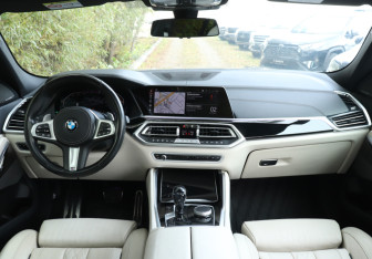 Подержанный автомобиль BMW X6 2021 года (12 фото)