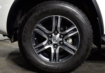 Подержанный автомобиль Toyota Fortuner 2020 года (5 фото)