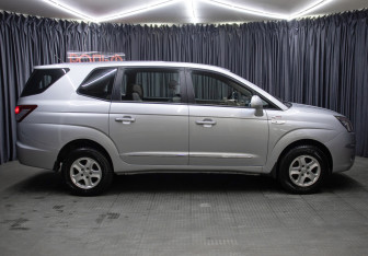 Подержанный автомобиль SsangYong Stavic 2013 года (4 фото)