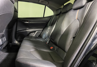 Подержанный автомобиль Toyota Camry Sedan 2022 года (10 фото)