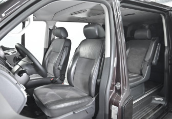Подержанный автомобиль Volkswagen Multivan 2012 года (5 фото)