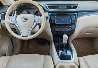 Подержанный автомобиль Nissan X-Trail 2017 года (16 фото)