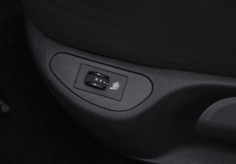 Подержанный автомобиль Peugeot 308 Hatchback 2009 года (17 фото)