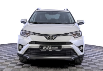 Подержанный автомобиль Toyota RAV4 2019 года (2 фото)