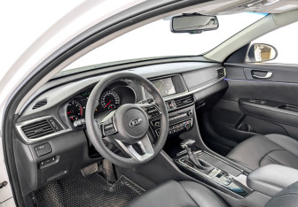 Подержанный автомобиль Kia Optima Sedan 2020 года (16 фото)