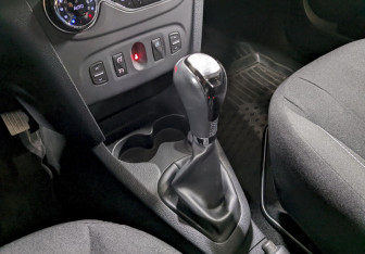 Подержанный автомобиль Renault Sandero 2016 года (26 фото)