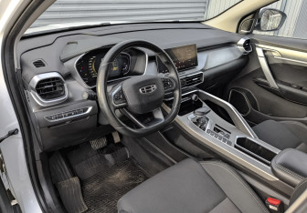 Подержанный автомобиль Geely Coolray 2023 года (15 фото)