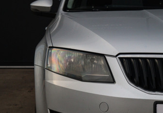 Подержанный автомобиль Skoda Octavia Liftback 2013 года (19 фото)