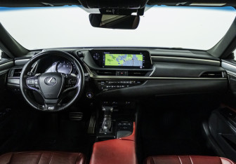 Подержанный автомобиль Lexus ES 2019 года (16 фото)