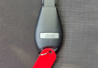 Подержанный автомобиль Jeep Cherokee 2014 года (18 фото)