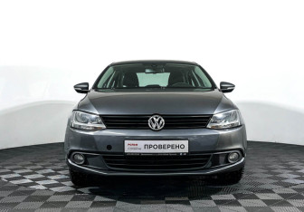 Подержанный автомобиль Volkswagen Jetta Sedan 2014 года (2 фото)