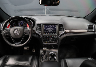 Подержанный автомобиль Jeep Grand Cherokee 2018 года (12 фото)