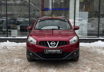 Подержанный автомобиль Nissan Qashqai 2012 года (2 фото)