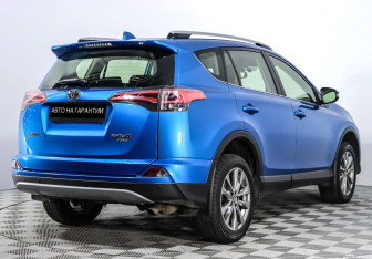 Подержанный автомобиль Toyota RAV4 2015 года (3 фото)