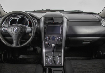 Подержанный автомобиль Suzuki Grand Vitara 2011 года (13 фото)