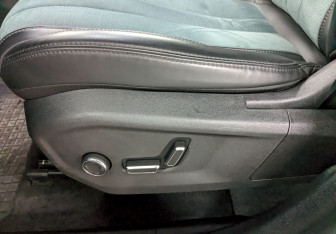 Подержанный автомобиль Geely Monjaro 2023 года (15 фото)