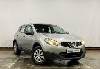 Подержанный автомобиль Nissan Qashqai 2012 года (3 фото)