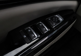 Подержанный автомобиль Kia Carnival 2021 года (16 фото)