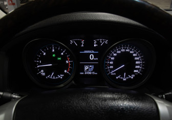 Подержанный автомобиль Toyota Land Cruiser Suv 2013 года (13 фото)