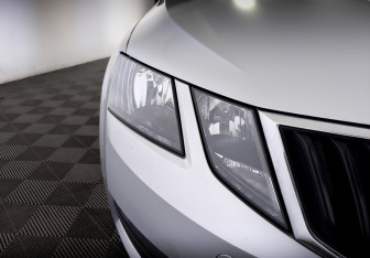 Подержанный автомобиль Skoda Octavia Liftback 2019 года (17 фото)