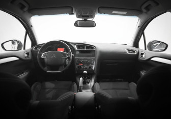 Подержанный автомобиль Citroen C4 Hatchback 2013 года (7 фото)