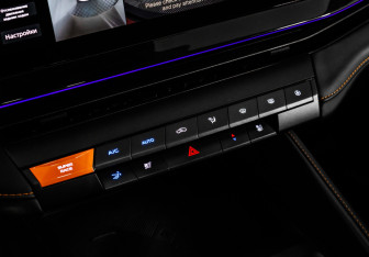 Подержанный автомобиль Changan UNI-V 2023 года (18 фото)