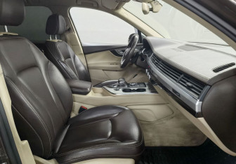 Подержанный автомобиль Audi Q7 2015 года (9 фото)