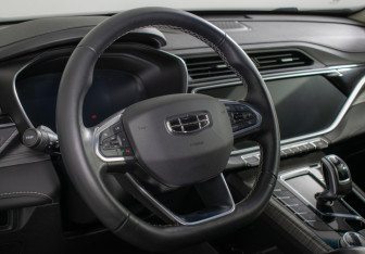 Подержанный автомобиль Geely Atlas Pro 2023 года (14 фото)