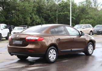 Подержанный автомобиль Renault Fluence 2014 года (5 фото)