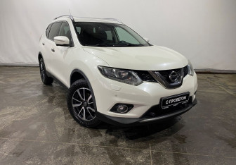 Подержанный автомобиль Nissan X-Trail 2016 года (3 фото)