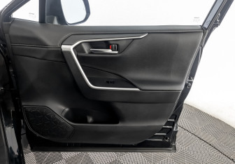 Подержанный автомобиль Toyota RAV4 2019 года (25 фото)