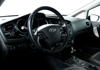 Подержанный автомобиль Kia Ceed Hatchback 2014 года (10 фото)