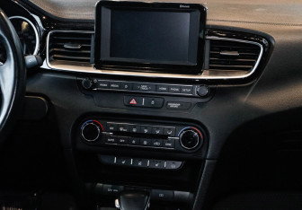 Подержанный автомобиль Kia Ceed Hatchback 2019 года (11 фото)