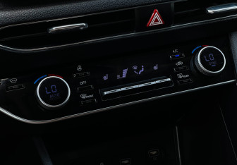 Подержанный автомобиль Hyundai Sonata 2022 года (18 фото)