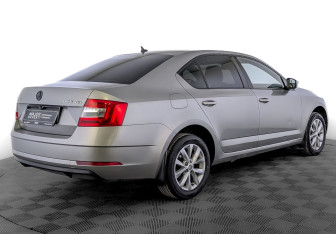 Подержанный автомобиль Skoda Octavia Liftback 2019 года (5 фото)