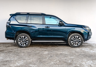 Подержанный автомобиль Toyota Land Cruiser Prado 2021 года (3 фото)