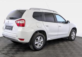 Подержанный автомобиль Nissan Terrano 2021 года (5 фото)