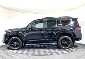 Подержанный автомобиль Toyota Land Cruiser Suv 2021 года (8 фото)