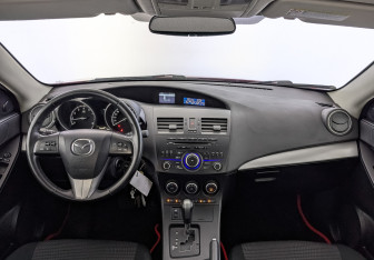Подержанный автомобиль Mazda 3 Hatchback 2012 года (14 фото)