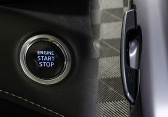 Подержанный автомобиль Toyota Highlander 2021 года (14 фото)