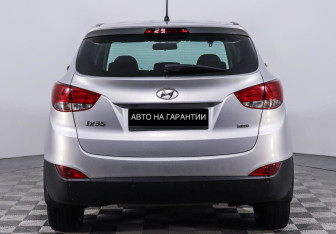 Подержанный автомобиль Hyundai ix35 2015 года (6 фото)