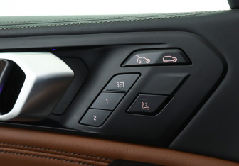 Подержанный автомобиль BMW X6 2022 года (20 фото)